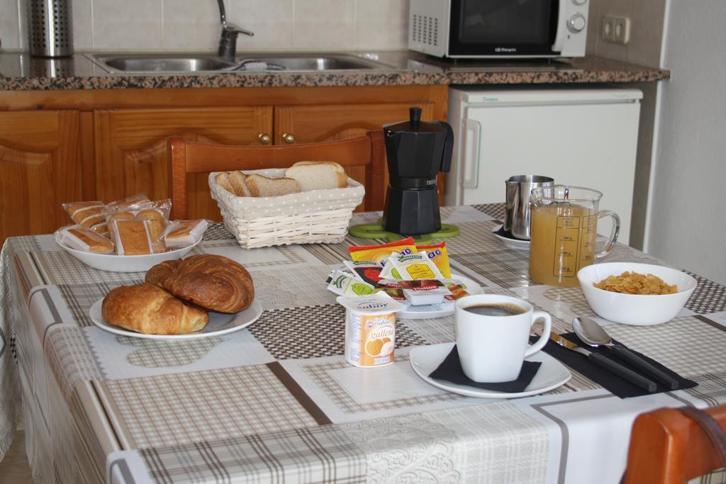 Barceloneta Upartments Appartement Figueres  Buitenkant foto